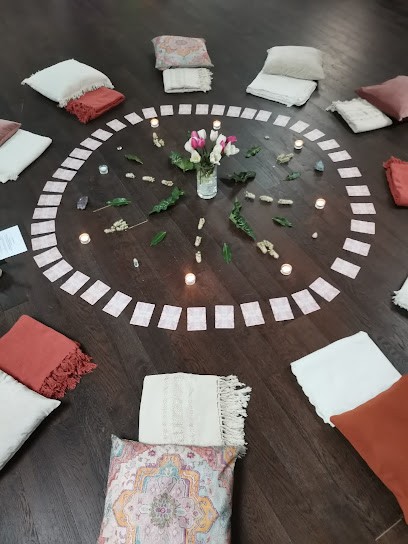 Amandine Nicol - Hypnose Transpersonnelle (régressive et spirituelle) - Thérapeute & Coach Holistique - Soins Énergétiques, Praticien de Médecine Alternative à Paris 16