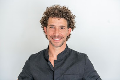 Adrien Moine - Praticien en Médecine Traditionnelle Chinoise - Massage Tuina- Acupuncture -entre Villefranche et Lyon, Praticien de Médecine Alternative à Bagnols