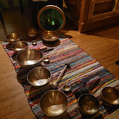 Camilla Makocei-Accompagnante Mieux-Être : Soins énergétiques Sonores _Voyage Sonore_ Massage Chi Nei Tsang & Lomi-Lomi, Praticien de Médecine Alternative à Saint-Jean-de-Fos