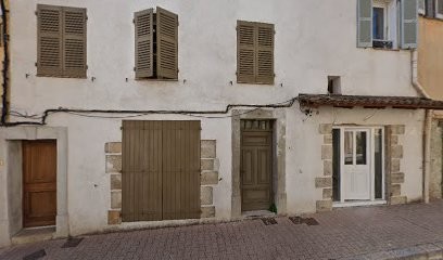 Laure Poyau, Feminat : Accompagnement des femmes de leurs ménarches jusqu'à la ménopause, réflexologie plantaire, massages, Praticien de Médecine Alternative à Bargemon