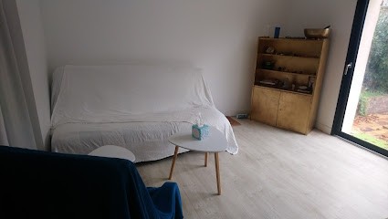 Fanny Delia thérapeute holistique, psycho-énergetiques,hypnose et communication animale, Praticien de Médecine Alternative à Moret-Loing-et-Orvanne