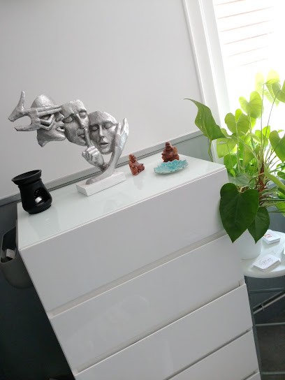 Adeline KAMENI - Sophrologue-Praticienne En Hypnose-Thérapies Brèves, Praticien de Médecine Alternative à Dunkerque