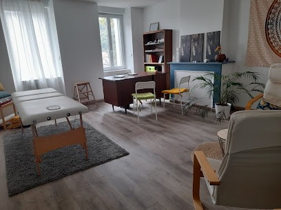 Romane Combettes Hypnothérapeute, Sophrologue, Magnétiseuse, Hypnothérapeute à Saint-Affrique