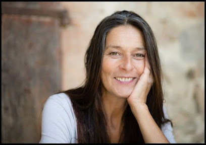 Alexandra Mikhalkova - Hypnonaissance©️, Fleurs De Bach, Holistic Breath©️, Écriture Quantique©️ Massage Bb, Enfants Adultes, Praticien De Médecine Alternative à Mouans-Sartoux