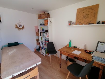 Laure Rambaud Naturopathe Iridologue, Conseillère Agréée BFRP Fleurs De Bach, Massages Bien-être, Praticien de Médecine Alternative à Saint-Mathurin