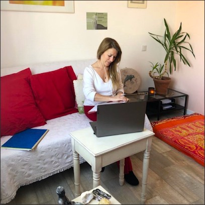 Delphine COUTON (EI)- Sophro-analyste - sophrologue - Nuad Thaï - Accompagnante holistique, Praticien de Médecine Alternative à Saint-Symphorien